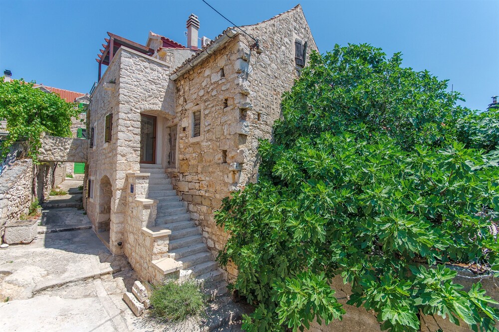 House Stone house island Prvic — 4-Star Luxury Hotel in Vodice, Croatia