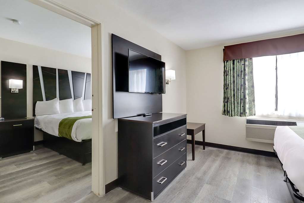 Quality Suites Albuquerque Airport - photo 16