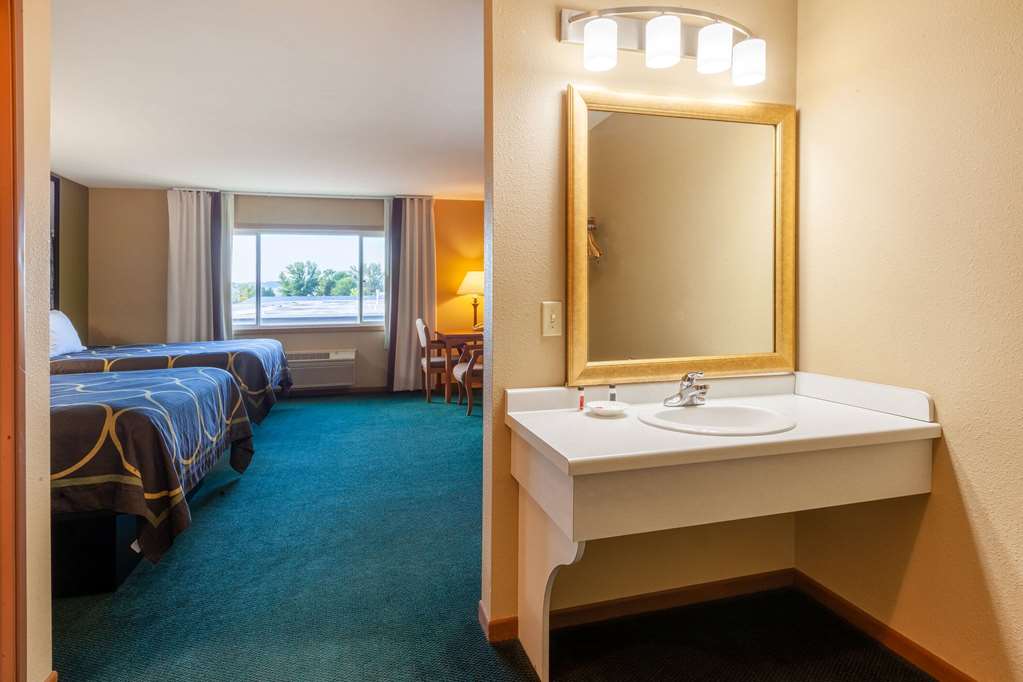 Super 8 by Wyndham Berlin WI - photo 16