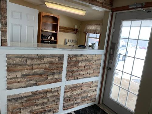 Hometown Inn — hotel in Charles City