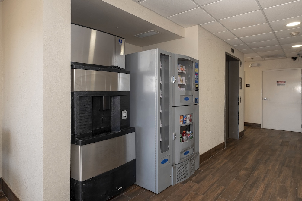 Red Roof Inn Prattville - photo 35