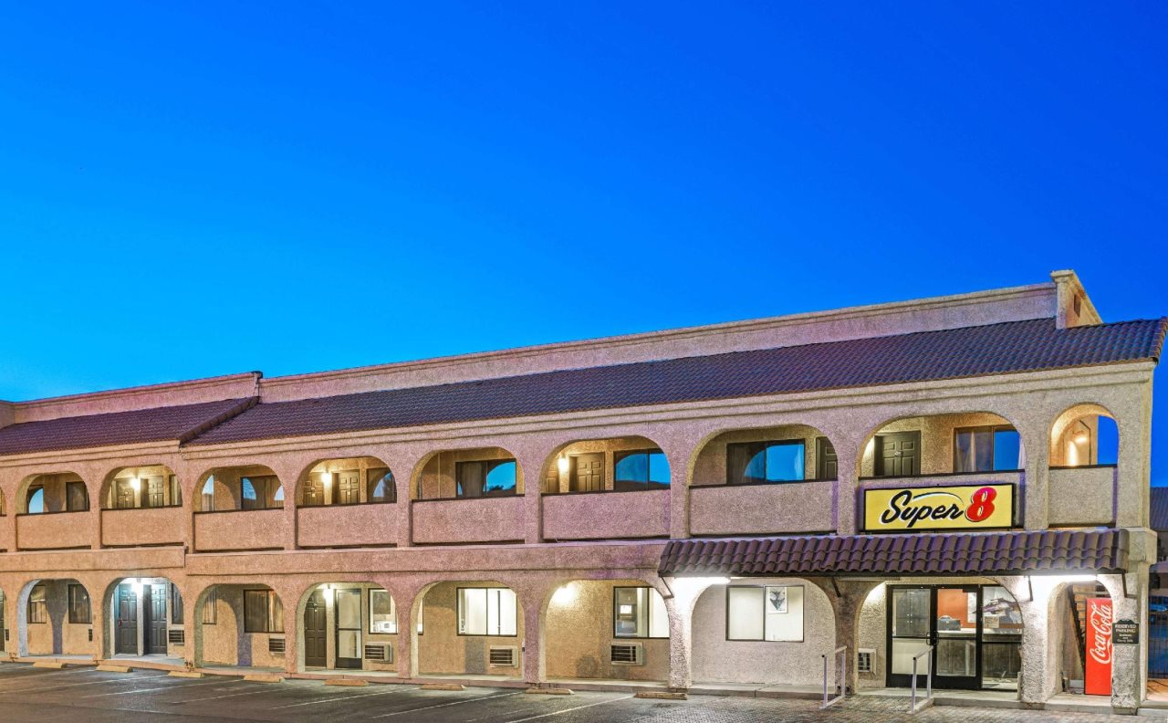 Super 8 Las Vegas Nellis Afb Area — Las Vegas