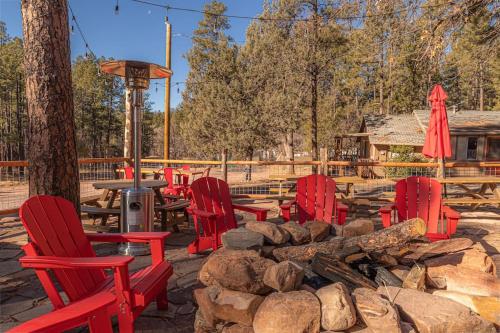 Forest Cabin 3 Bear's Den — 4-Star Luxury Hotel in Payson, United States