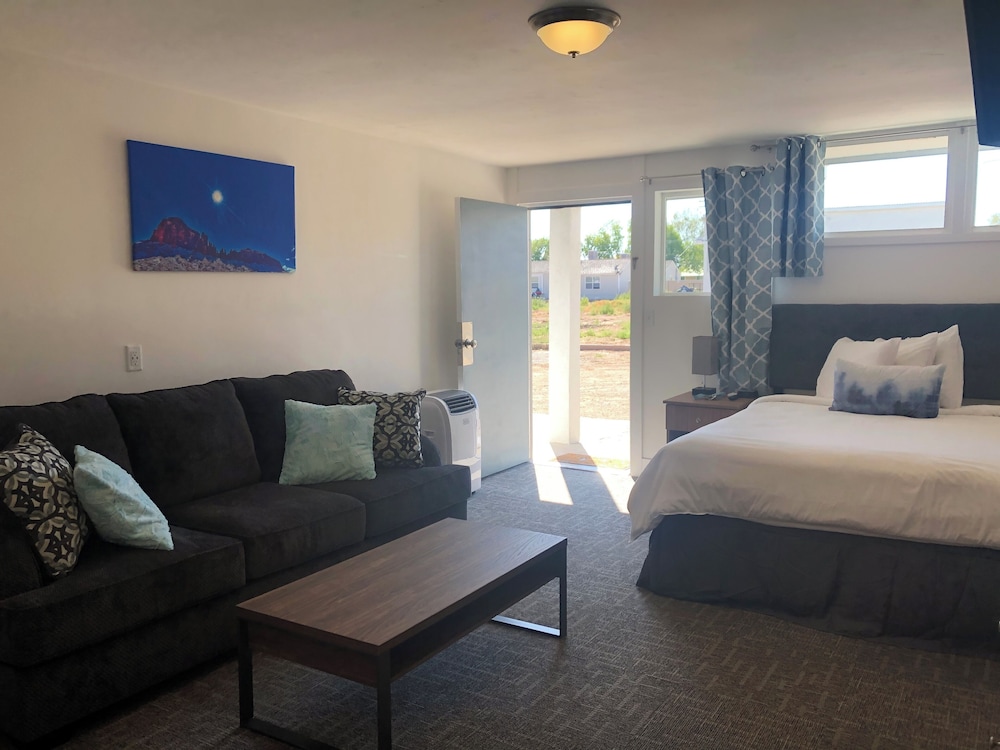 Blue Sage Inn & Suites - photo 20