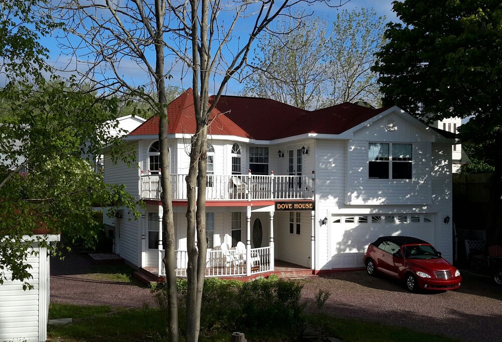 Dove House Bed & Breakfast — 4-Star Luxury Hotel in Sydney, Canada