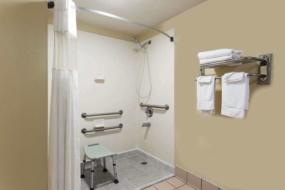 Baymont Inn & Suites Horn Lake Southaven - photo 28