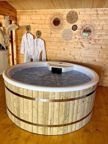 L’Enseigne Location de 2 chalets privatifs avec Spa
