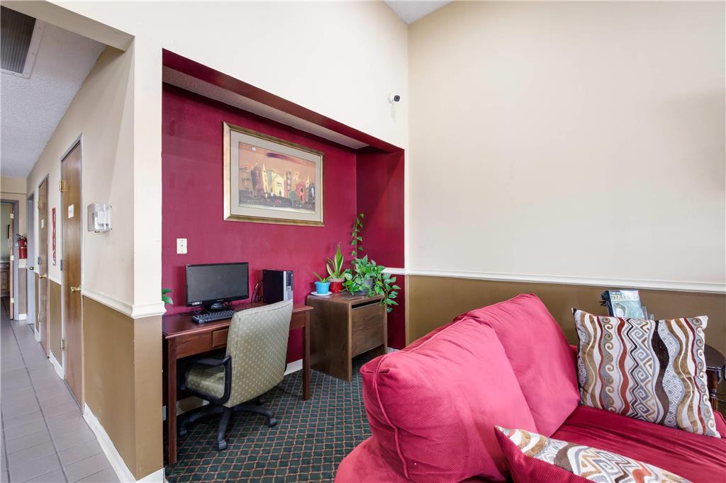 Econo Lodge Inn & Suites Knoxville East - photo 26