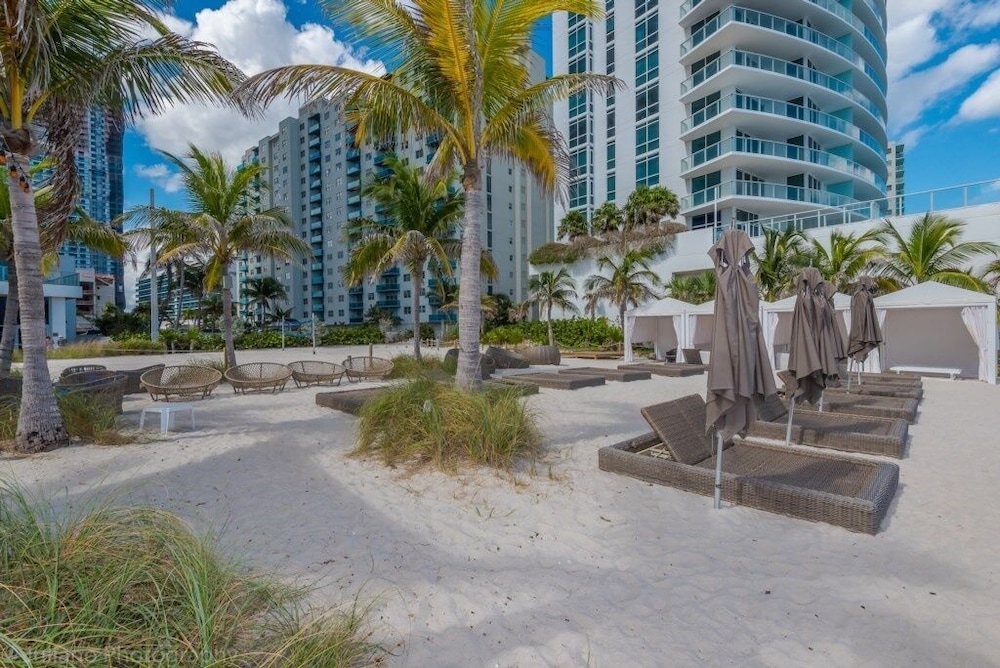 Hyde Beach House Luxury resort 3 Bedroom Condo by RedAwning - photo 42