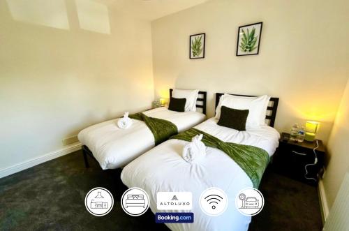 The Jungle Comfy & Spacious 3BR by AltoLuxo Short Lets & Serviced Accommodation With Free WiFi & Parking in Bristol, United Kingdom