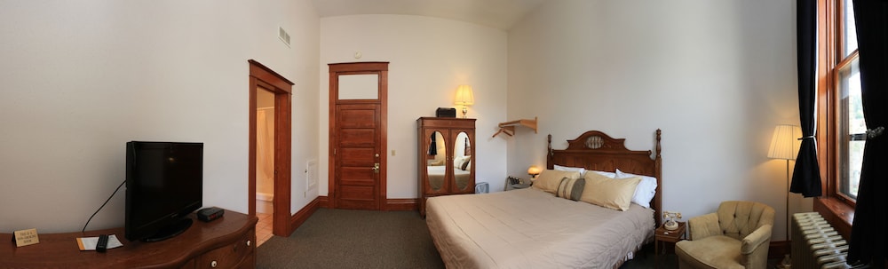 Town Hall Inn — Lead — photo 4