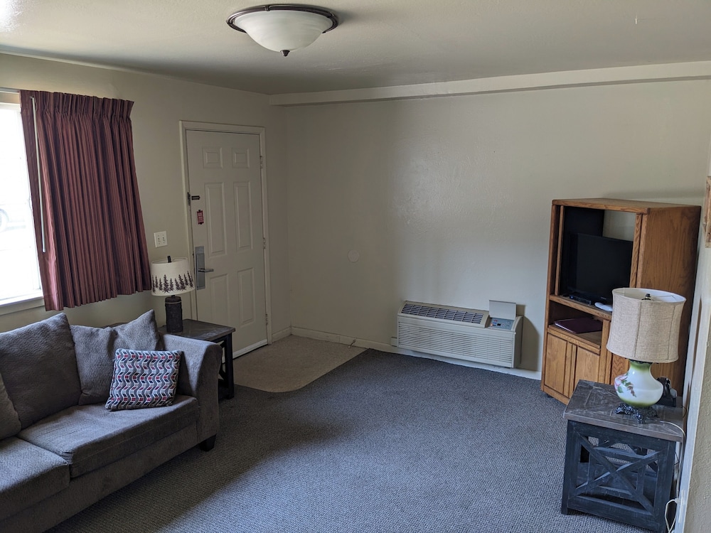 Hi Lo Motel Cafe and RV Park - photo 27