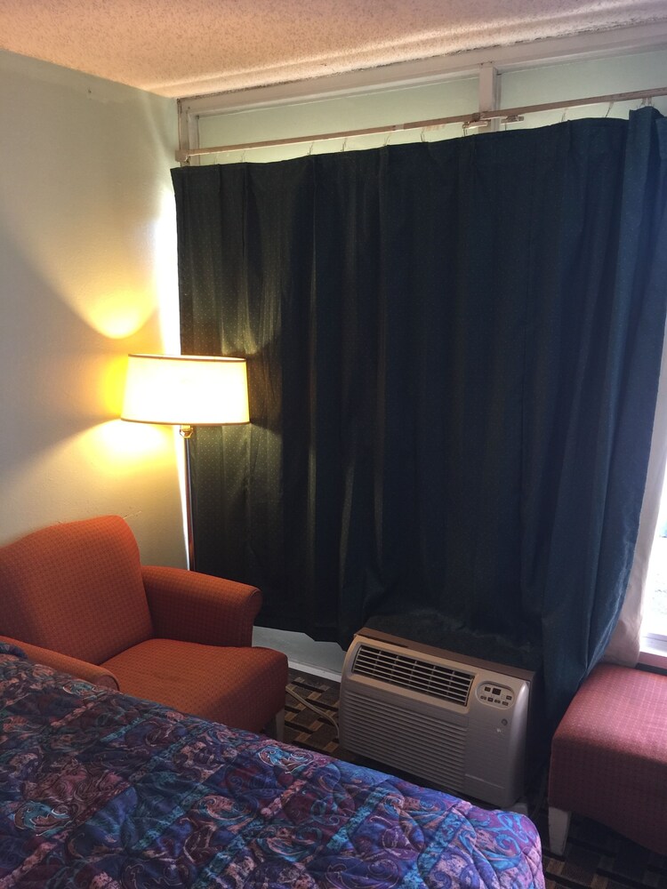 Executive Inn Marianna - photo 8