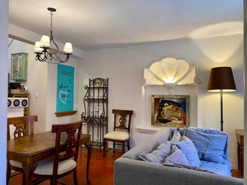 Couple's Getaway Home near La Parroquia 4Min Walk — 4-Star Luxury Hotel in San Miguel De Allende, Mexico