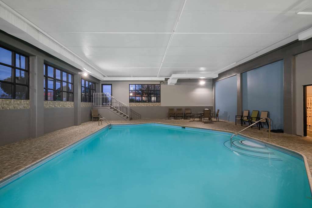La Quinta Inn & Suites by Wyndham Knoxville East - photo 5