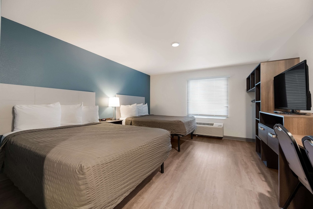 WoodSpring Suites Phoenix Deer Valley - photo 12