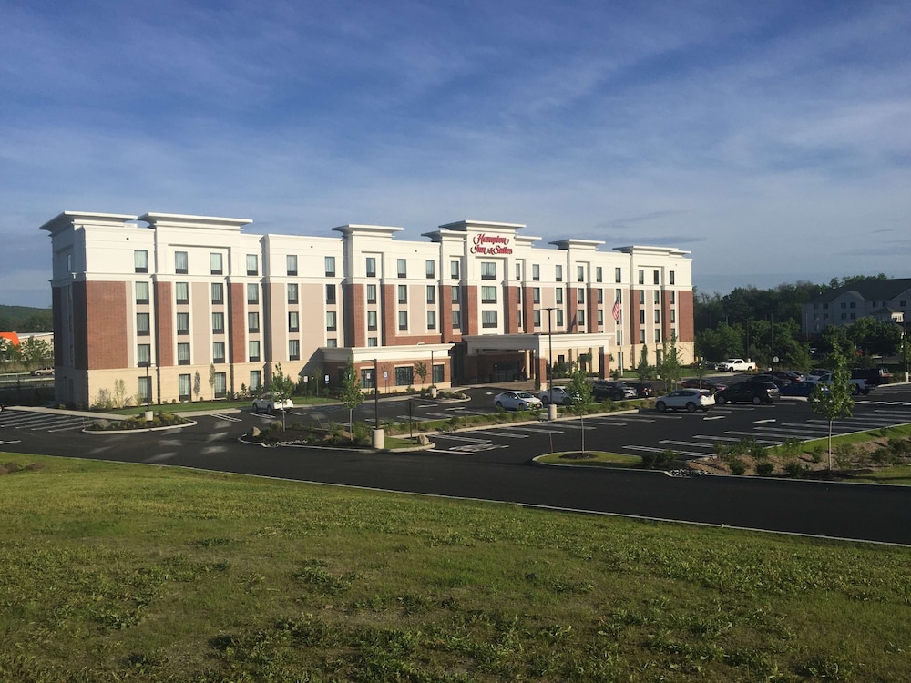 Hampton Inn & Suites Newburgh Stewart Airport — hotel in Newburgh