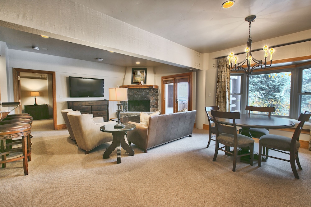 Luxury Two Bedroom Suite with Hot Tub 2 Apartment Hotel by RedAwning - photo 10