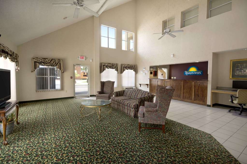 Days Inn by Wyndham Alma - photo 2