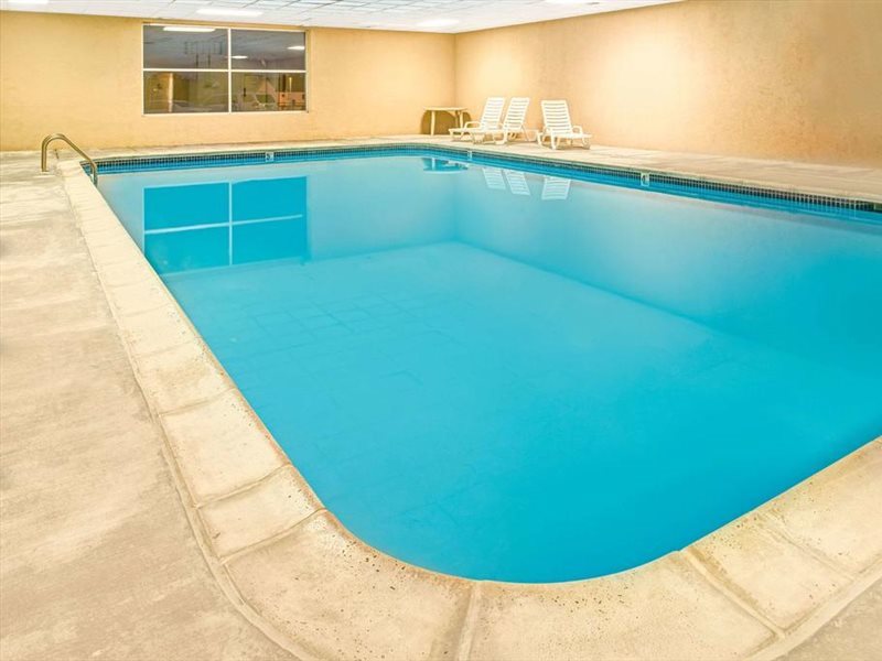 Travelodge by Wyndham Lincoln Airport I 80 - photo 5