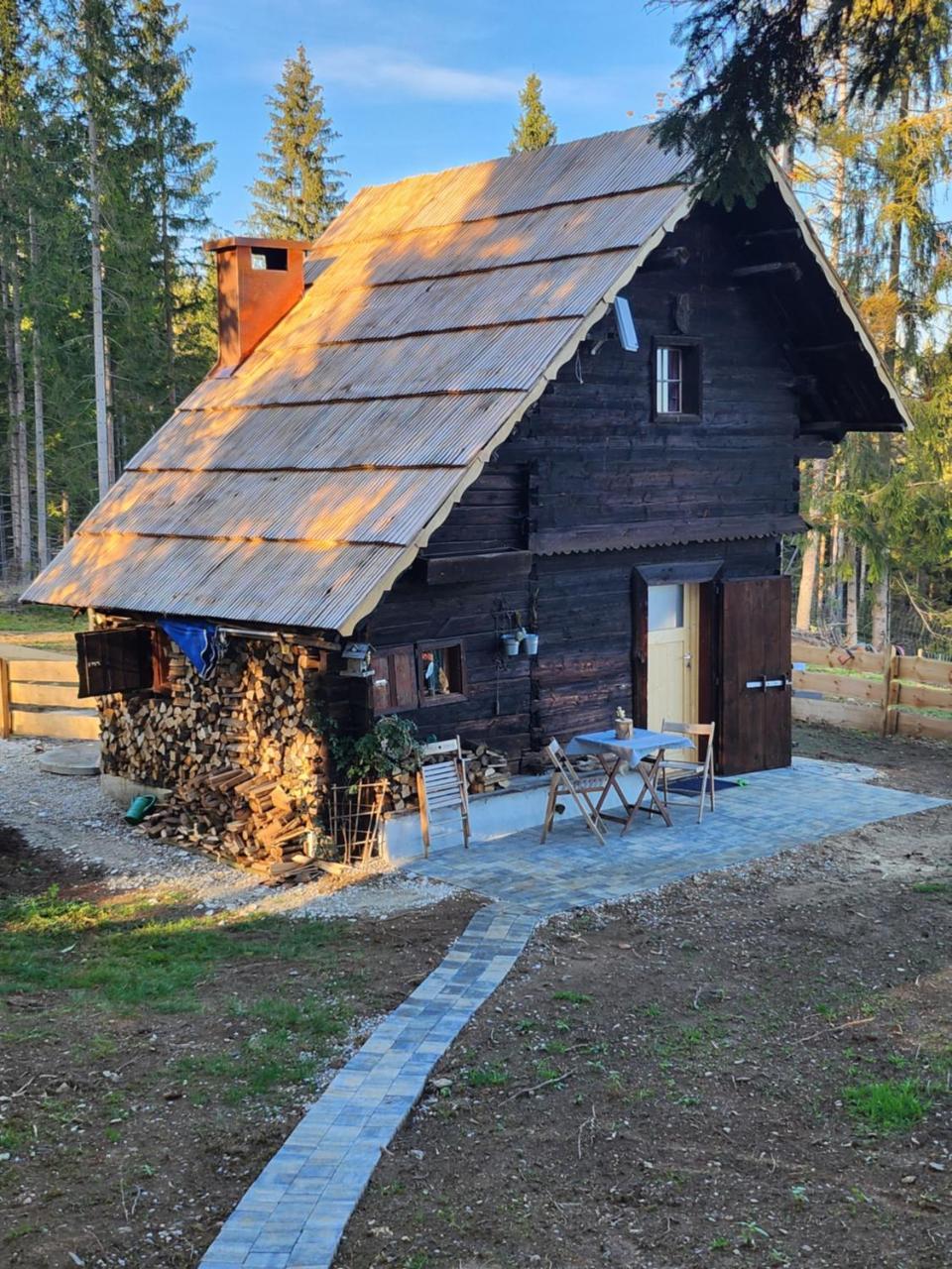 Urige Waldbienenhutte — 4-Star Luxury Hotel in Diex, Austria