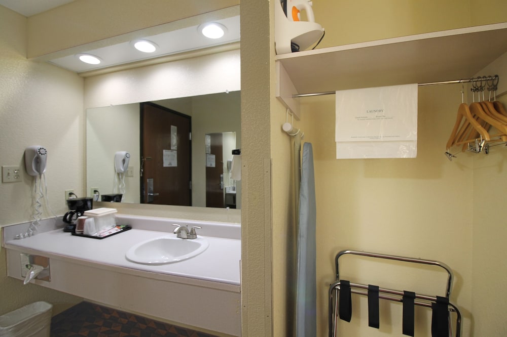 Geneva Motel Inn - photo 23