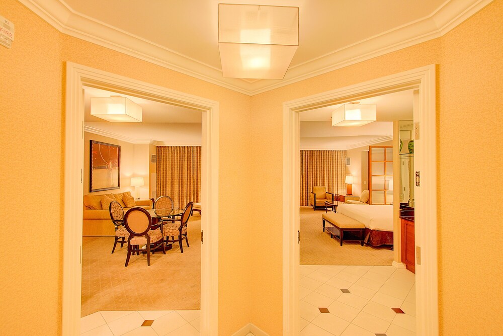 888 Two Bedroom Balcony Suite at Signature Condo Hotel - photo 15