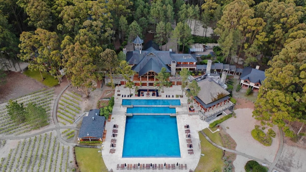 Carmelo Resort and Spa