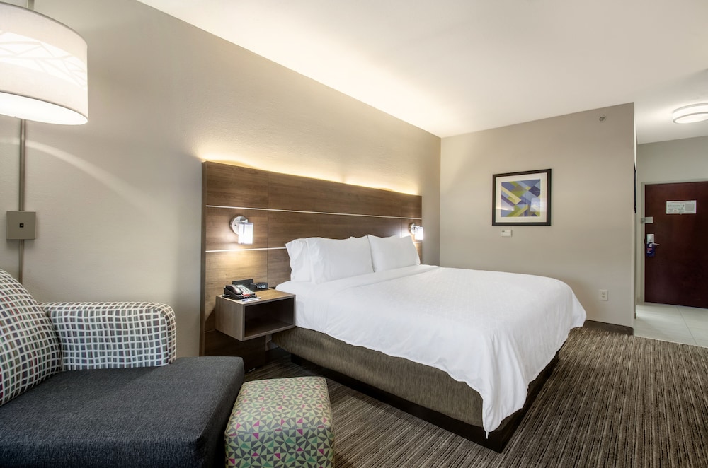 Holiday Inn Express & Suites Olathe South by IHG - photo 11