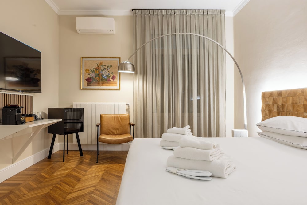 Pier Capponi 17 Room & Suites — 4-Star Luxury Hotel in Florence, Italy