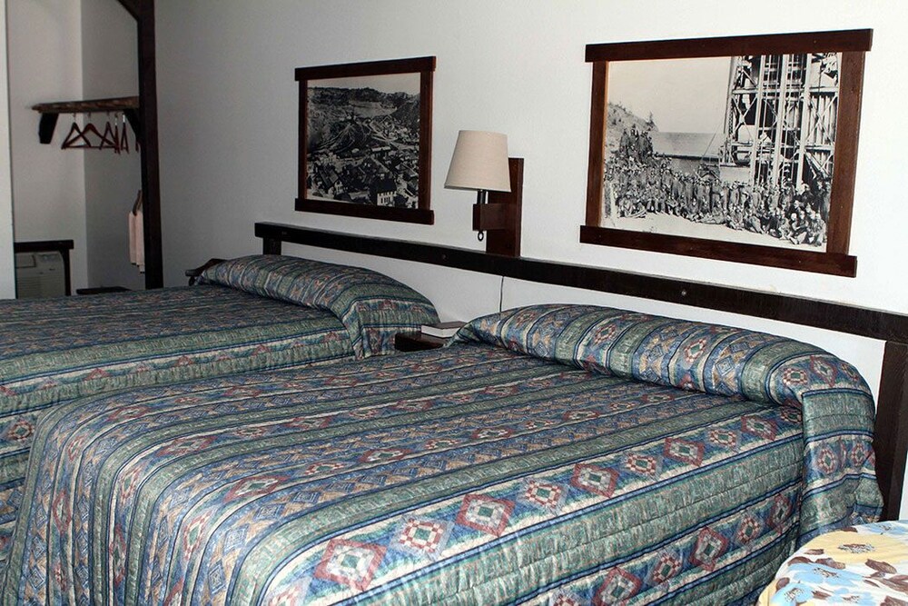 Bunkhouse Motel - photo 9