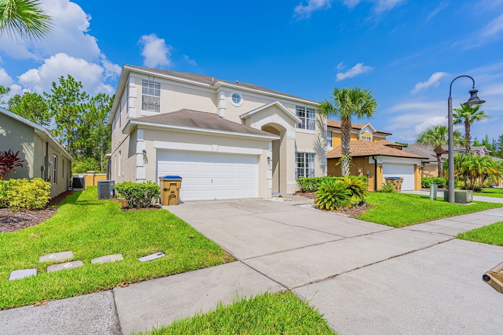 Themed Family Villa with Private Pool — 4-Star Luxury Hotel in Kissimmee, United States