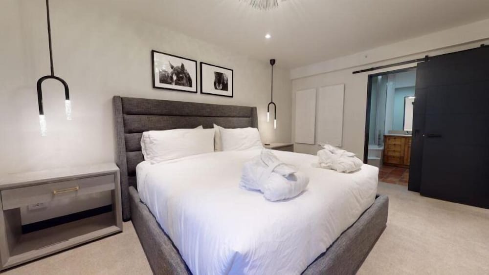 3 Bedroom Condo at Boutique Resort With Hot Tub Access and Within Walking Distance to the Eagle Bahn Gondola - photo 8