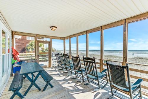 Back Home — 4-Star Luxury Hotel in Folly Beach, United States