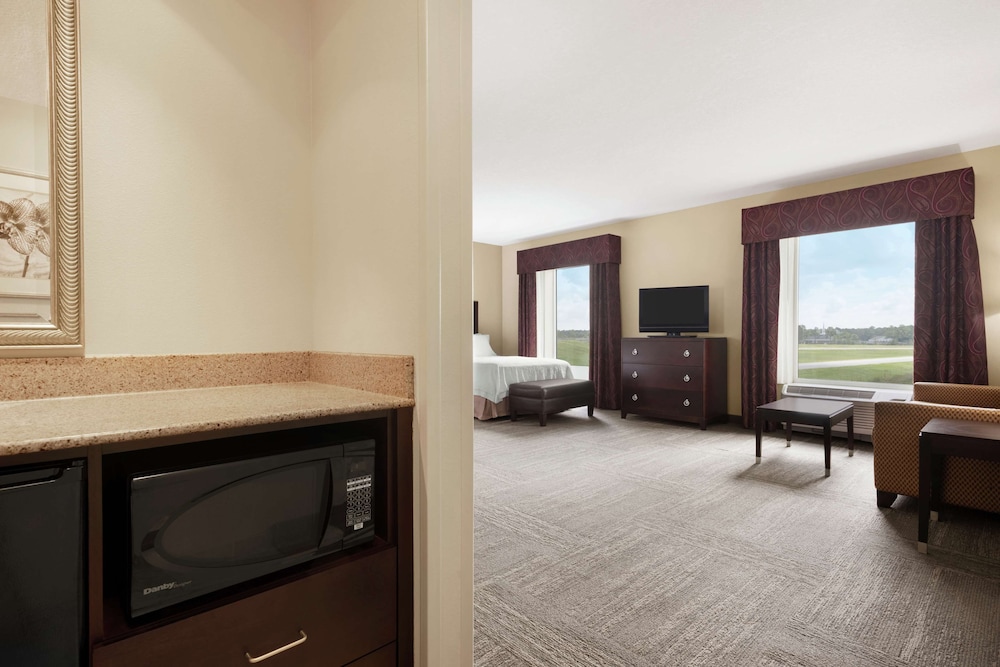 Hampton Inn & Suites Brunswick - photo 12