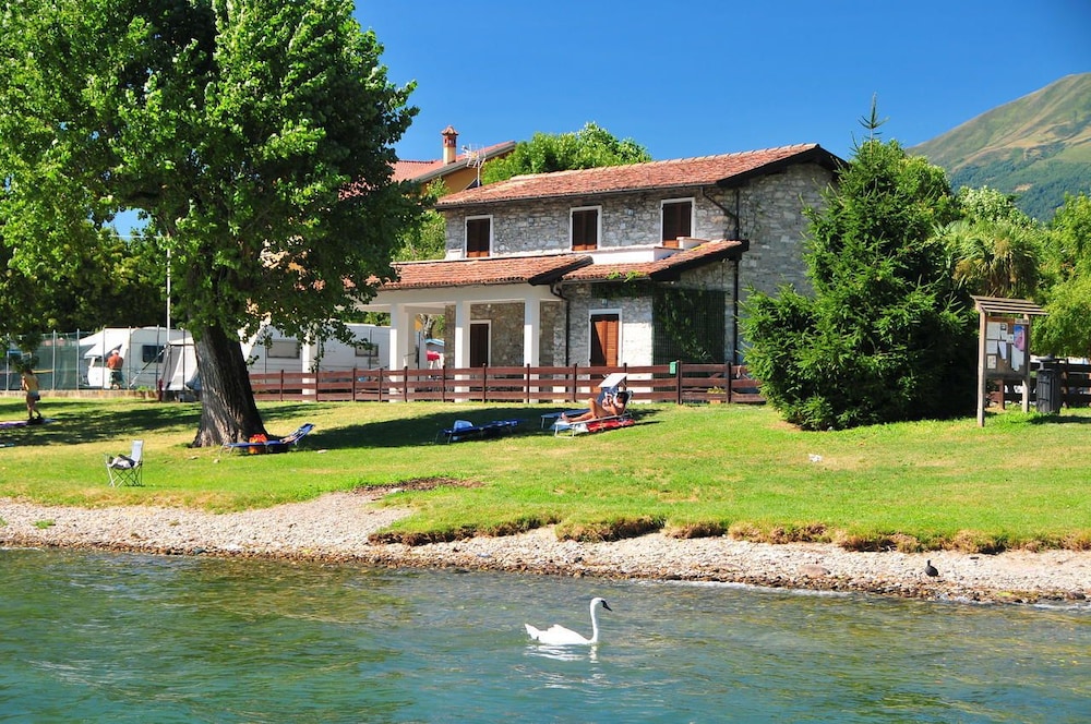 Villa Carolina — 4-Star Luxury Hotel in Domaso, Italy