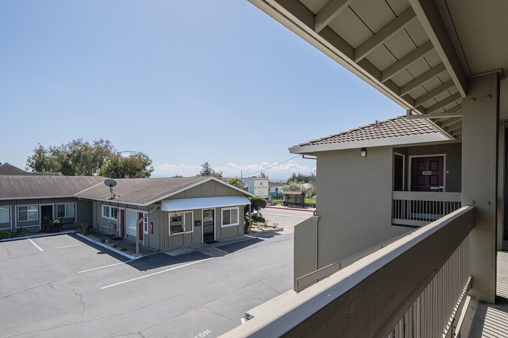 Coastal Valley Inn - photo 23