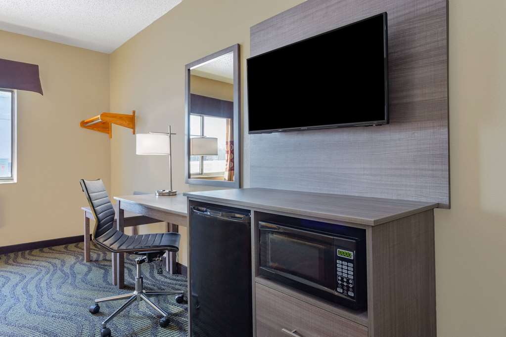 Super 8 by Wyndham Kokomo - photo 11