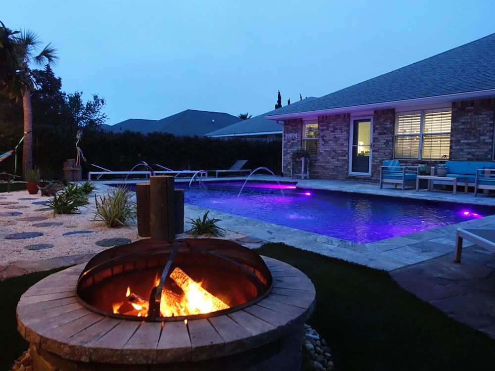 Apres Sea by Southern Vacation Rentals — 4-Star Luxury Hotel in Miramar Beach, United States