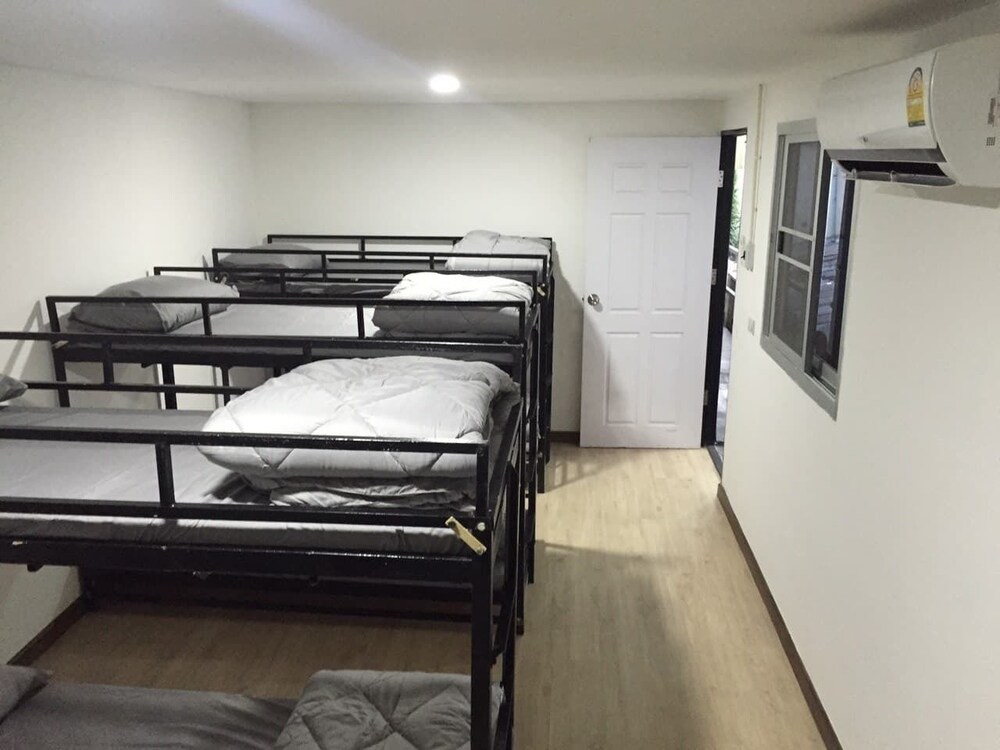 KruDam Gym Hostel