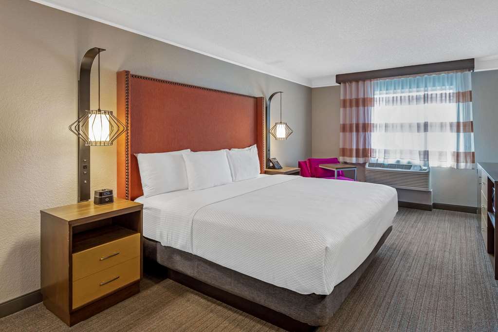 La Quinta Inn & Suites by Wyndham San Francisco Airport N - photo 12