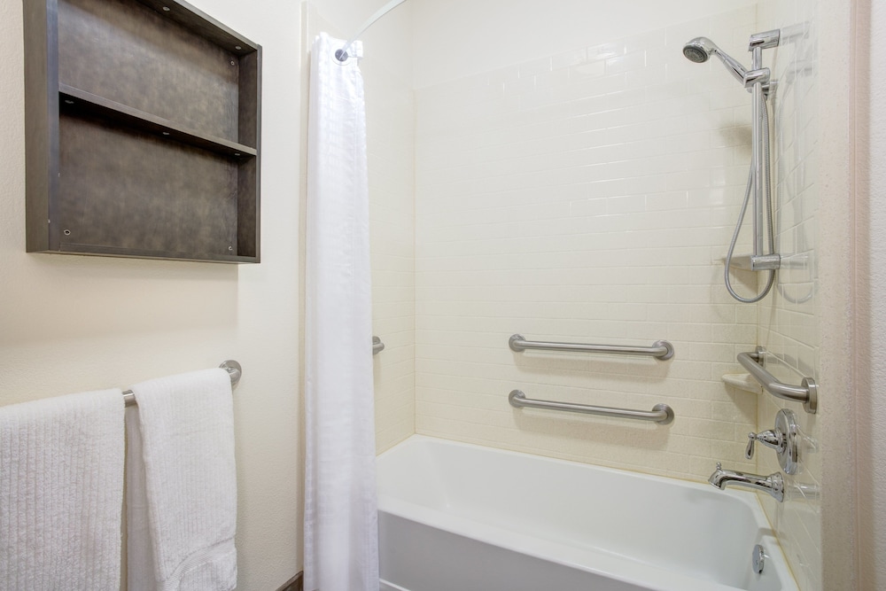 Candlewood Suites Cut Off by IHG - photo 8