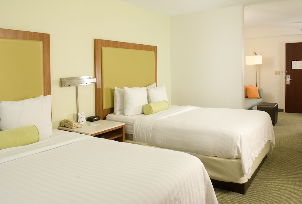 SpringHill Suites by Marriott Convention Center I drive - photo 3