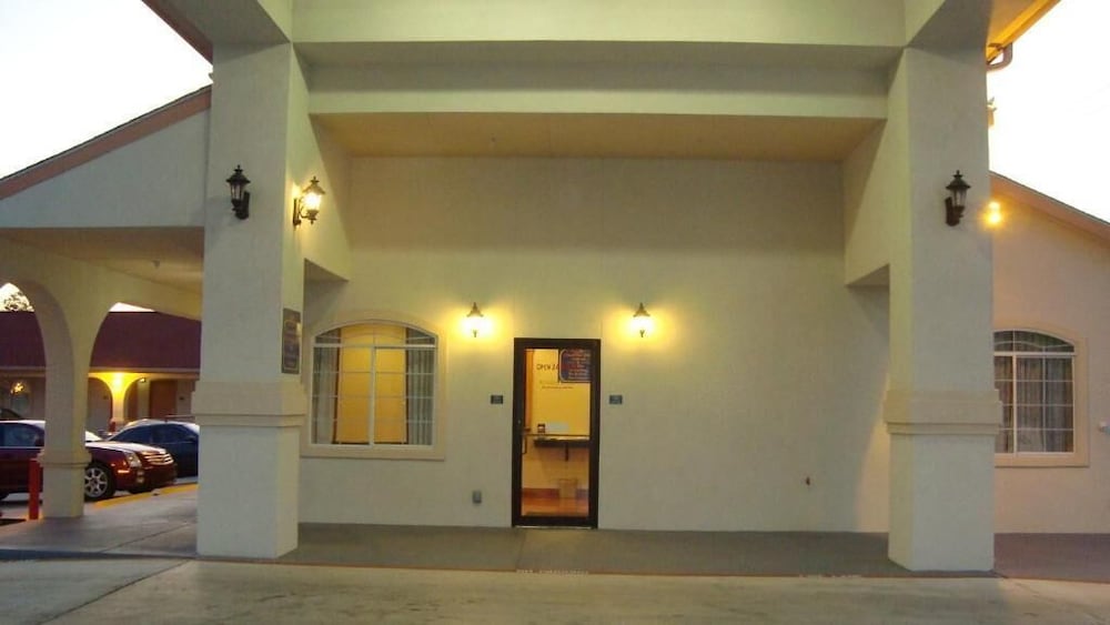 Winnquest Inn Near Ft. Sam Houston - photo 41