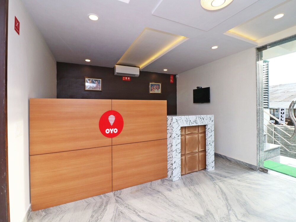 Oyo 12143 Hotel Skd — hotel in Vrindavan