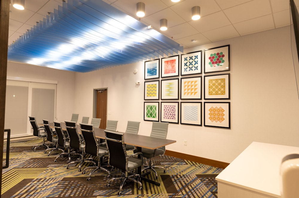 Holiday Inn Express & Suites Dayton East Beavercreek by IHG - photo 25