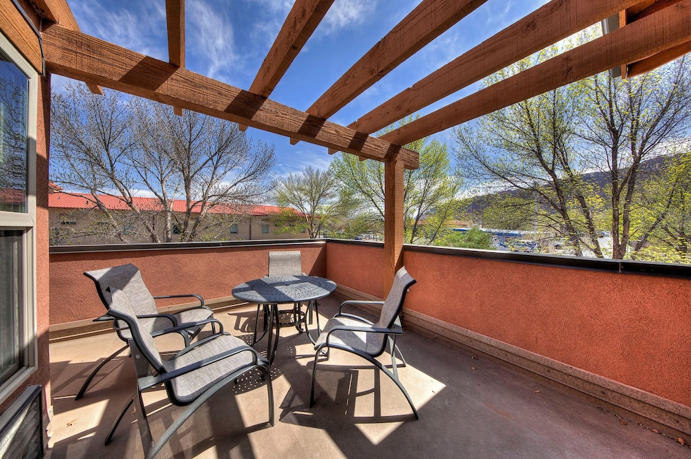 The Gonzo Inn - photo 40