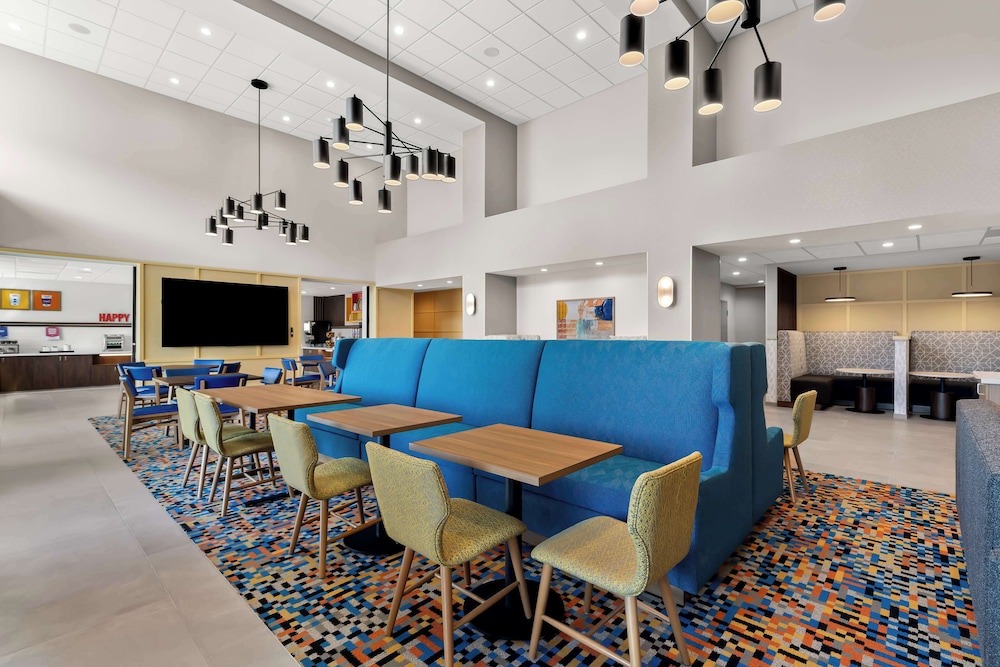 Hampton Inn & Suites by Hilton Corona - photo 6