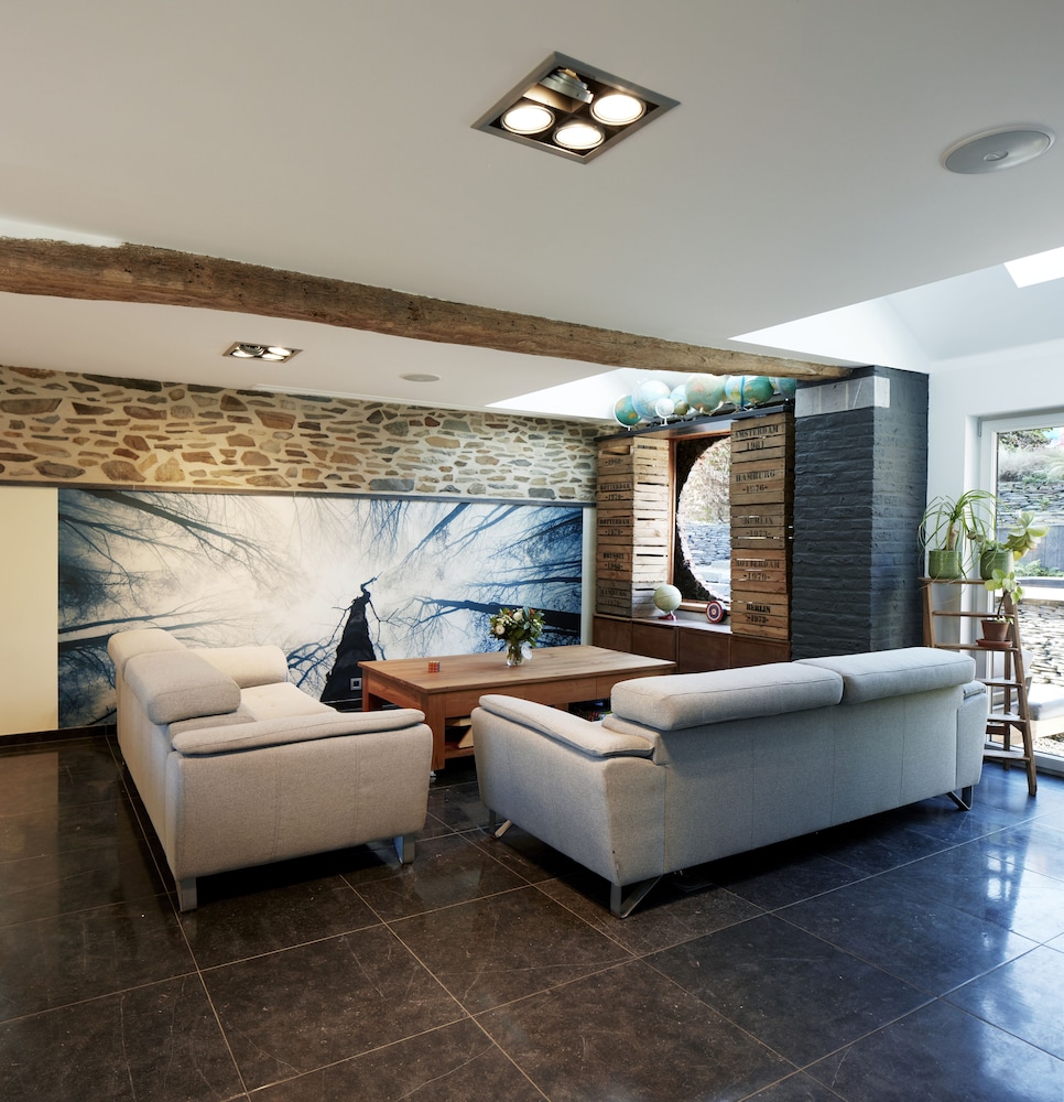 Charly 132 — 4-Star Luxury Hotel in Braine-Le-Comte, Belgium