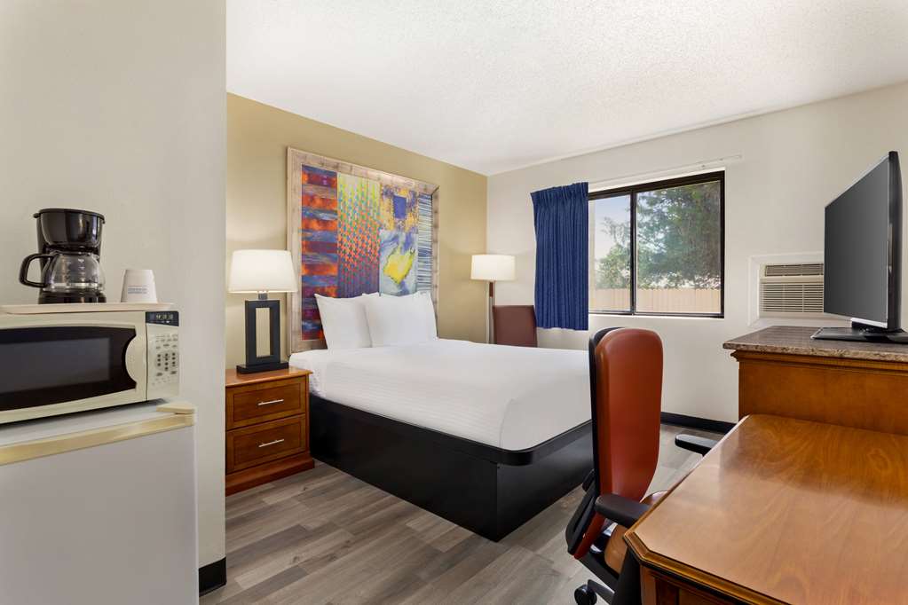 Baymont by Wyndham Hutchinson - photo 16